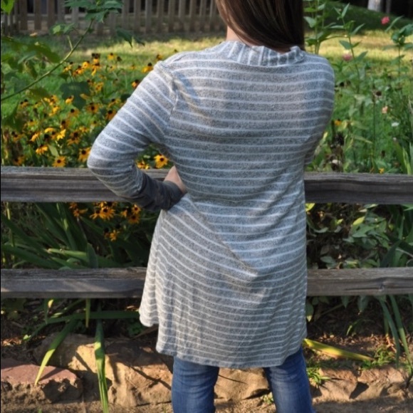 Pretty Gray and White Striped Cardigan  Size L  NWT - Picture 4 of 13